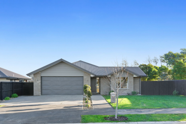 36 Lewis Crescent