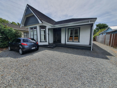 25 Swanns Road