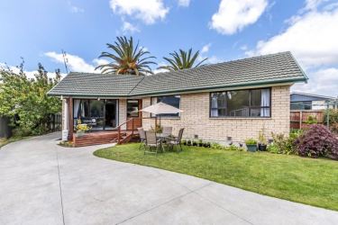 37 Staffa Street