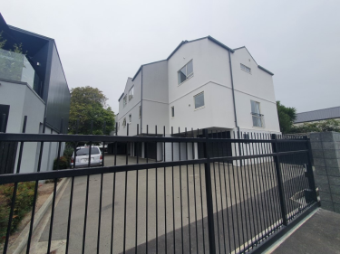 1/306 Hereford Street