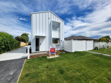 84a Warden Street