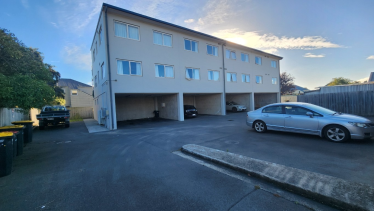 8/57 Charles Street
