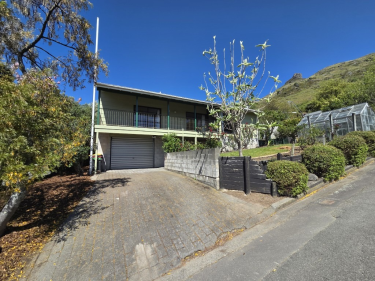 80 Flinders  Road