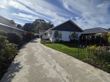 42 Waratah Street