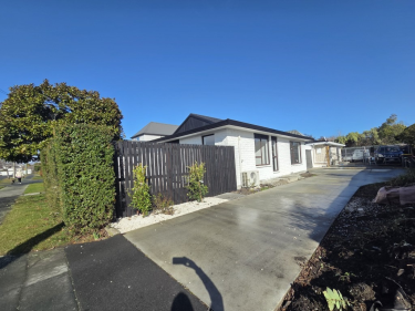 1/17 Garreg Road