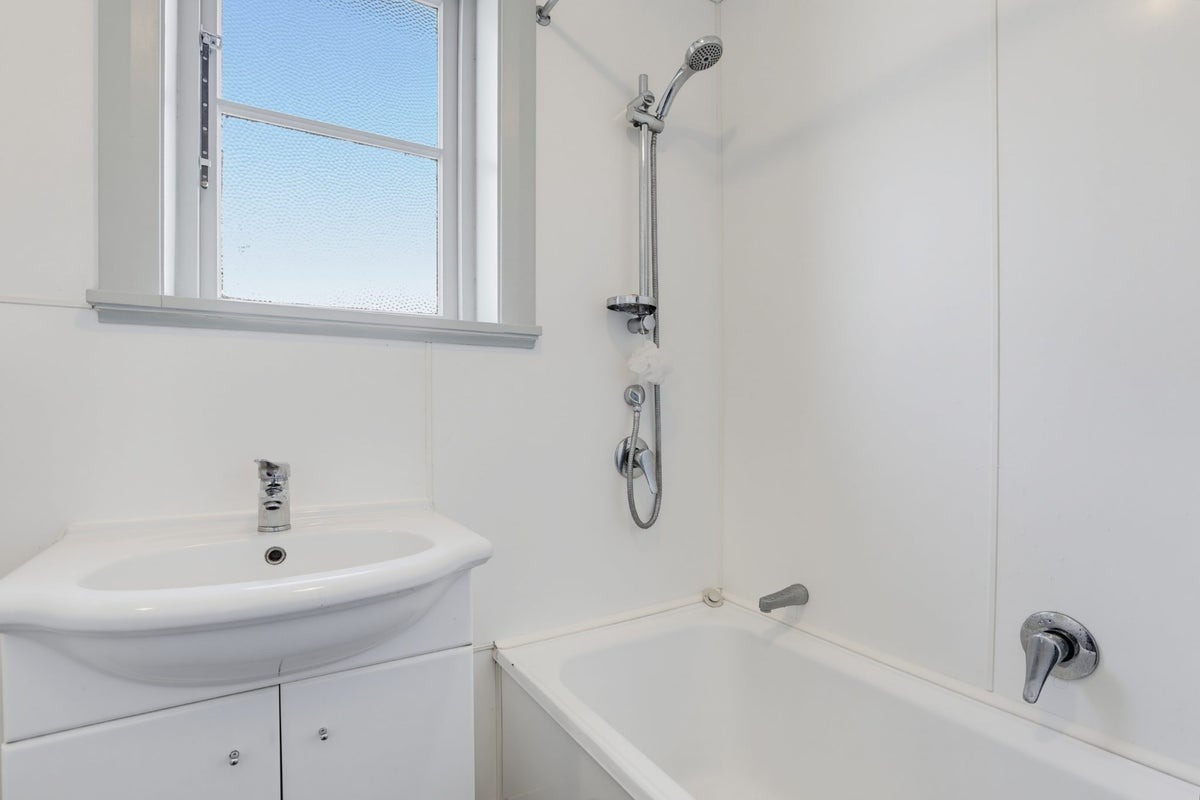Rental property at 5 Hobson Street, Woolston, Christchurch City, photo 3 of 10