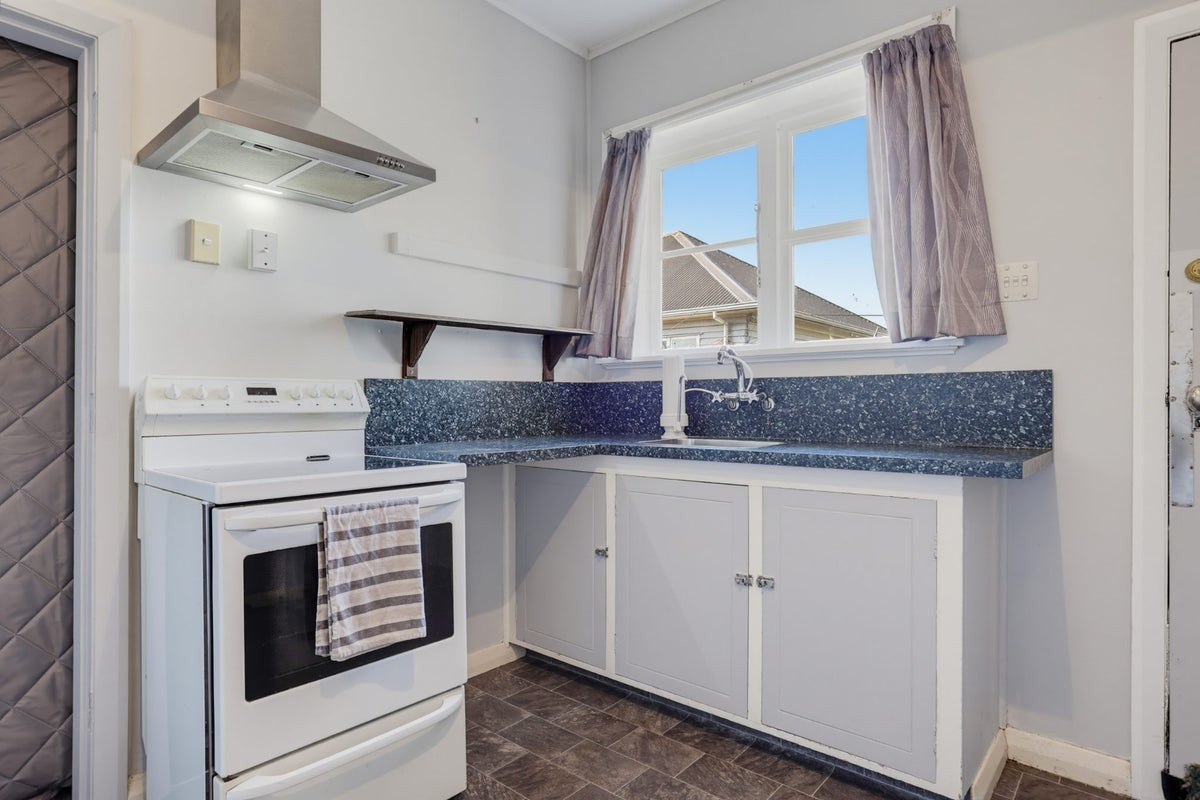 Rental property at 5 Hobson Street, Woolston, Christchurch City, photo 4 of 10