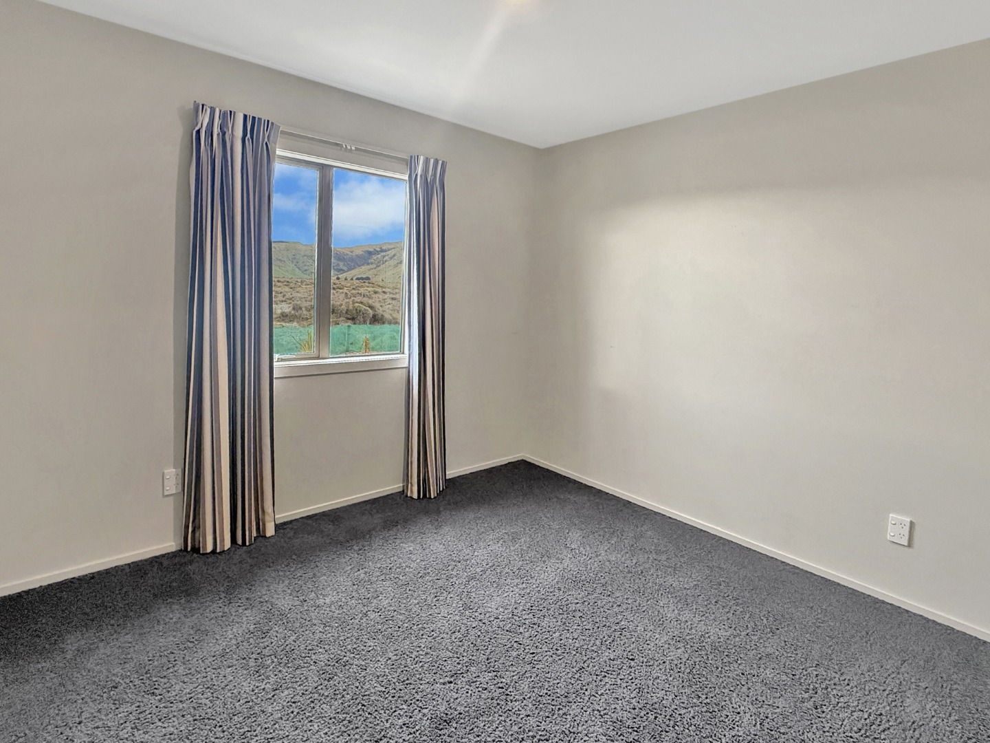 Rental property at 50 Hillview Road, Birdlings Flat, Banks Peninsula, photo 8 of 13