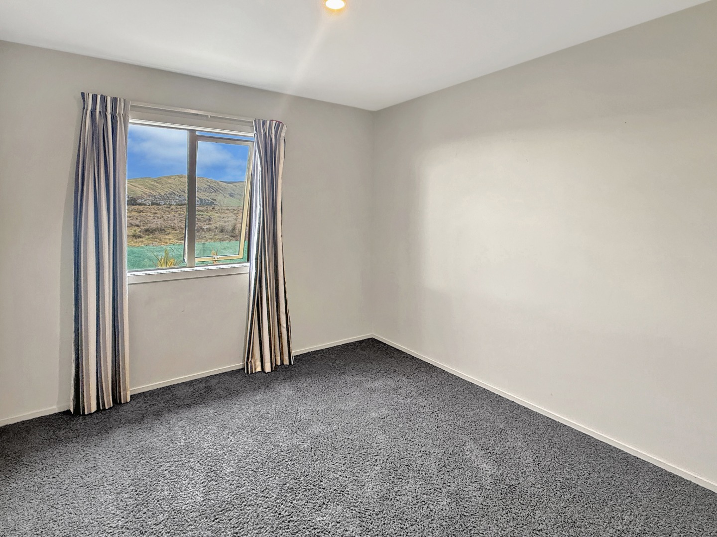 Rental property at 50 Hillview Road, Birdlings Flat, Banks Peninsula, photo 9 of 13
