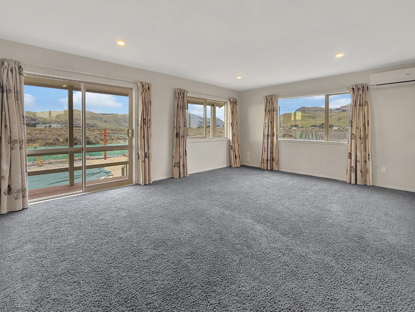 Rental property at 50 Hillview Road, Birdlings Flat, Banks Peninsula, photo 4 of 13