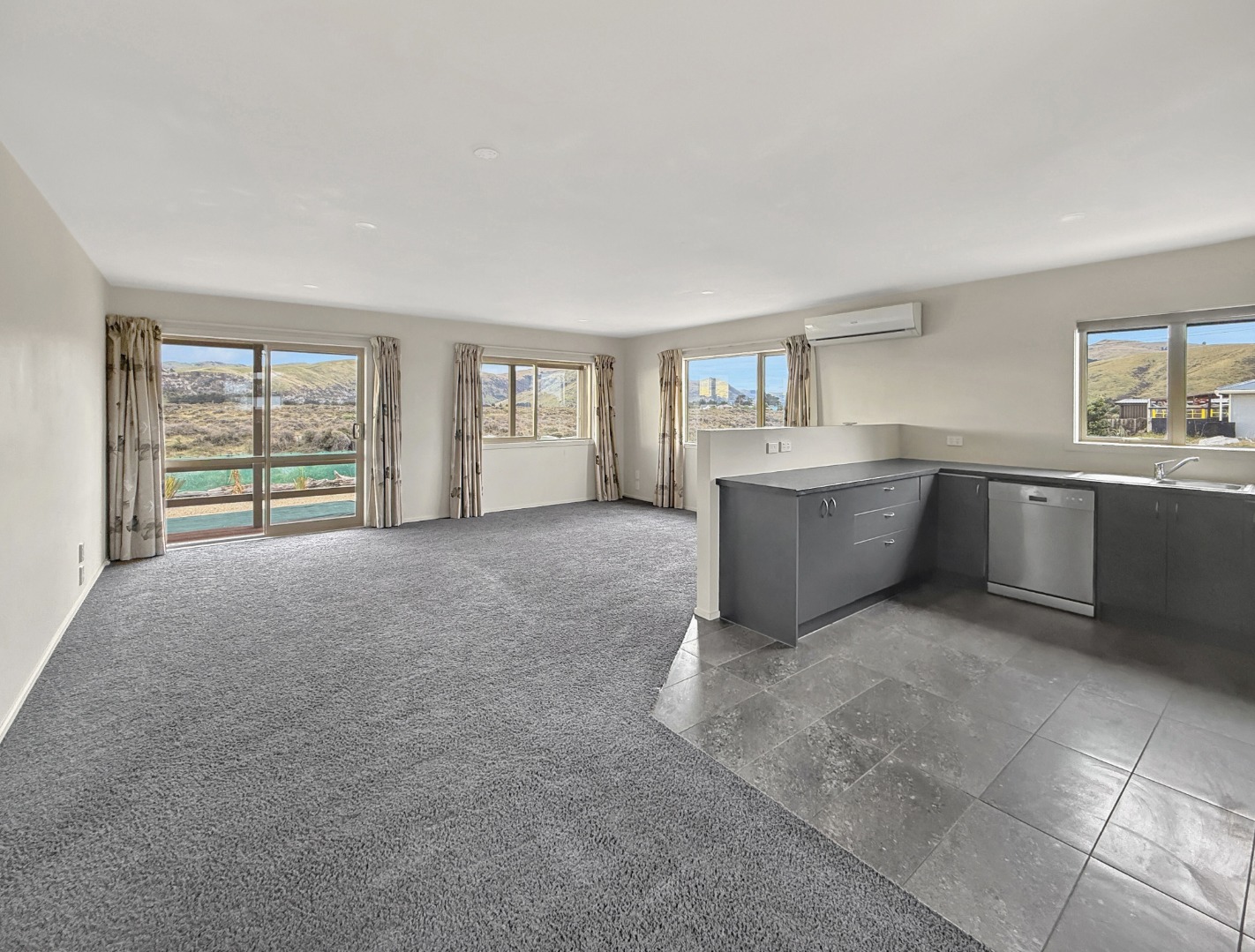 Rental property at 50 Hillview Road, Birdlings Flat, Banks Peninsula, photo 3 of 13