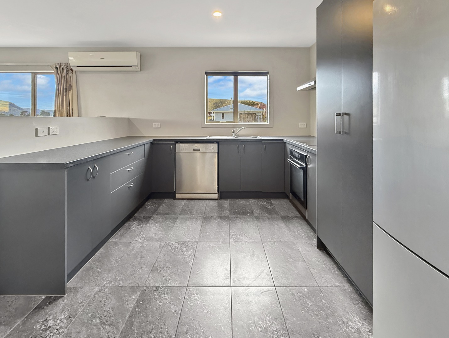Rental property at 50 Hillview Road, Birdlings Flat, Banks Peninsula, photo 5 of 13