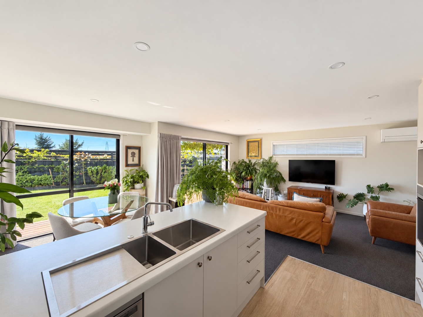 Rental property at 46 John Holmes Rd, Halswell, Christchurch, photo 4 of 12