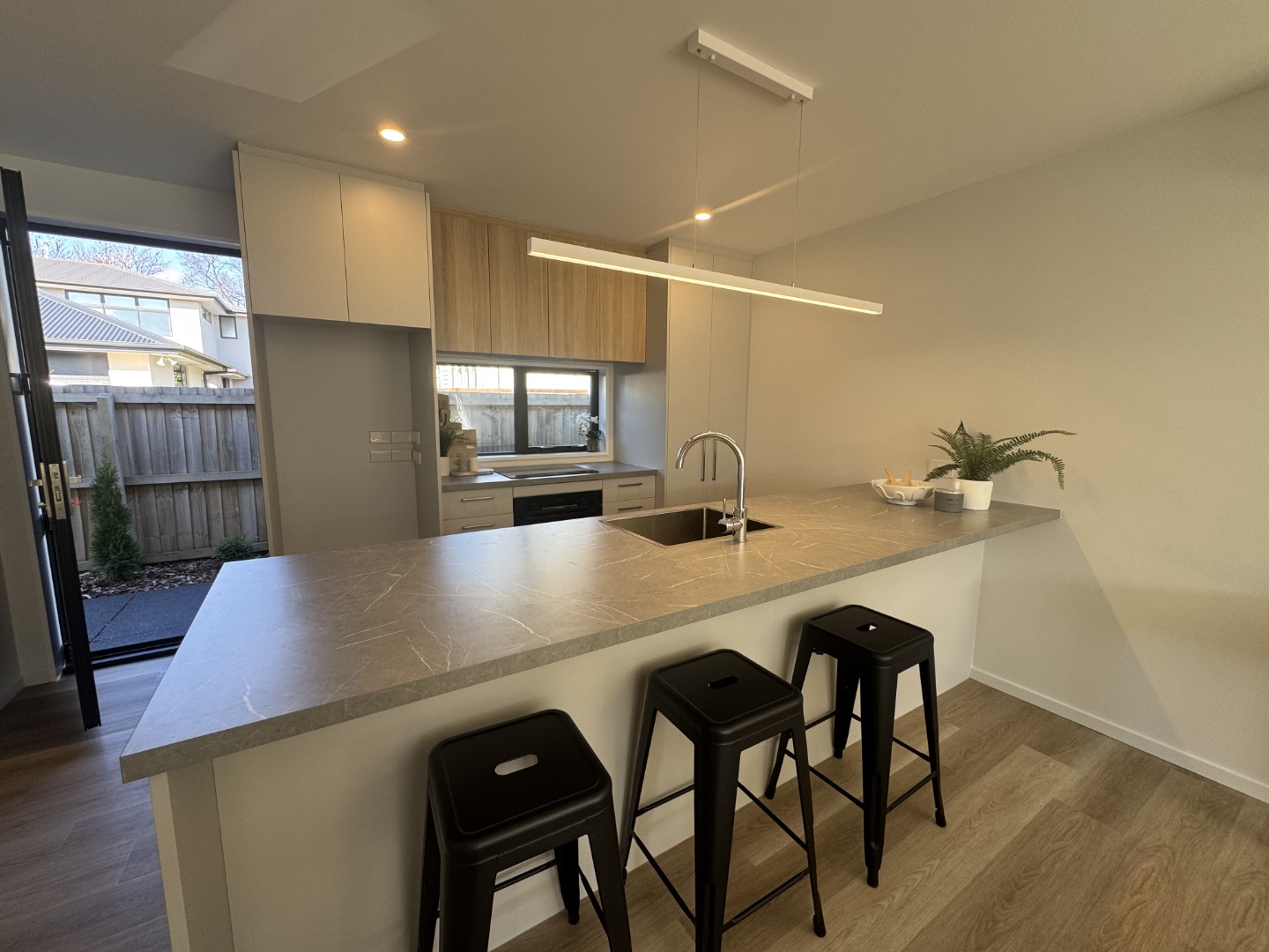 Rental property at 2/228 Cranford Street, St. Albans, Christchurch City, photo 2 of 8