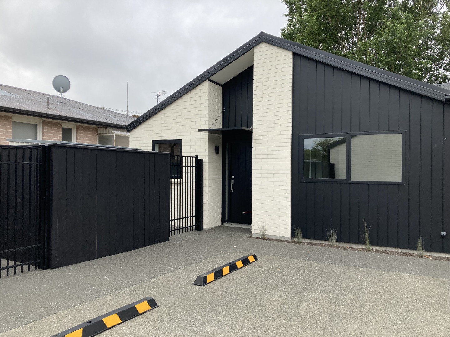 4/68  Proctor Street