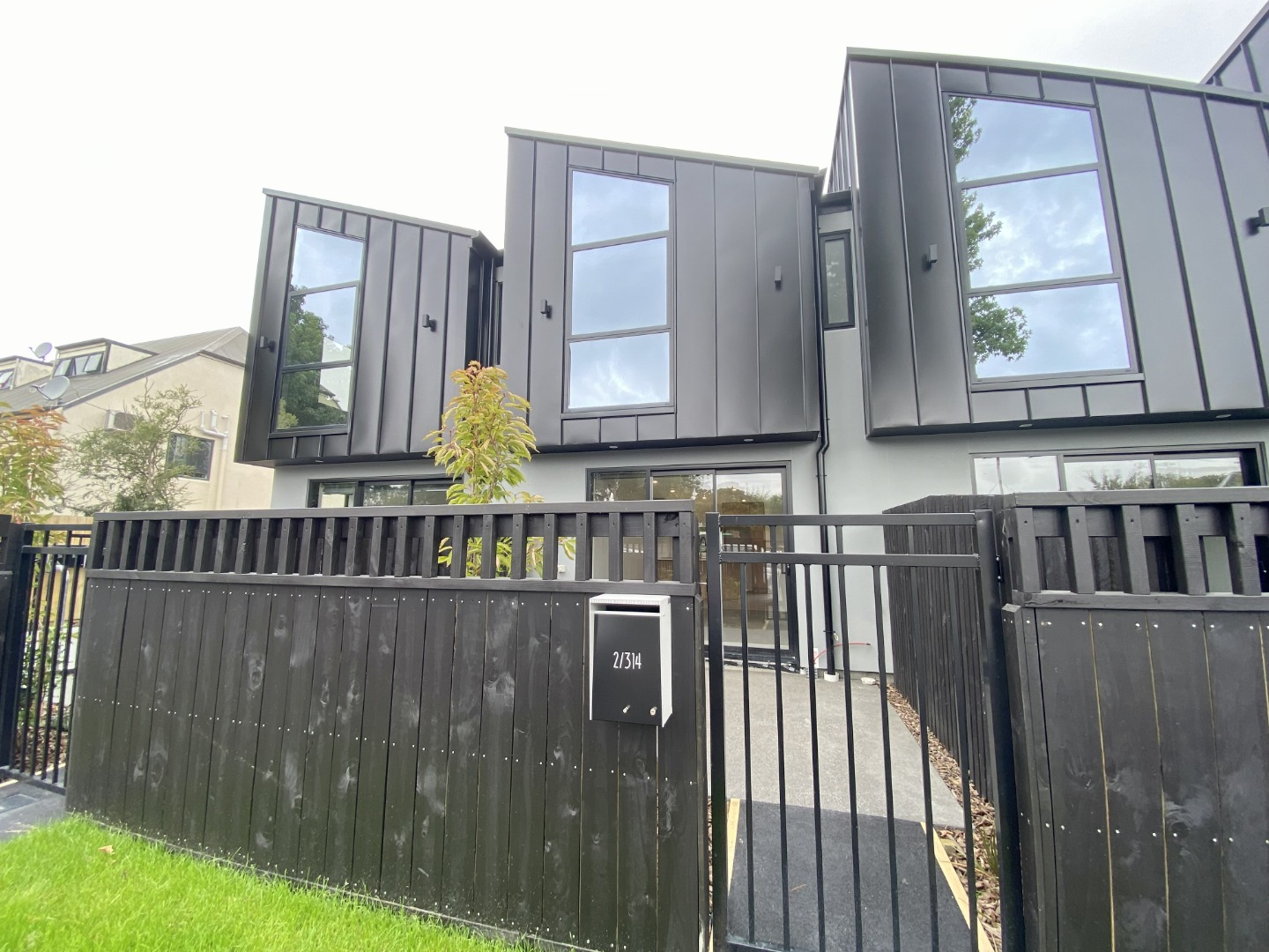 2/314  Worcester Street