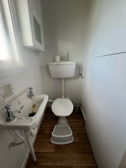 85mem toliet 1