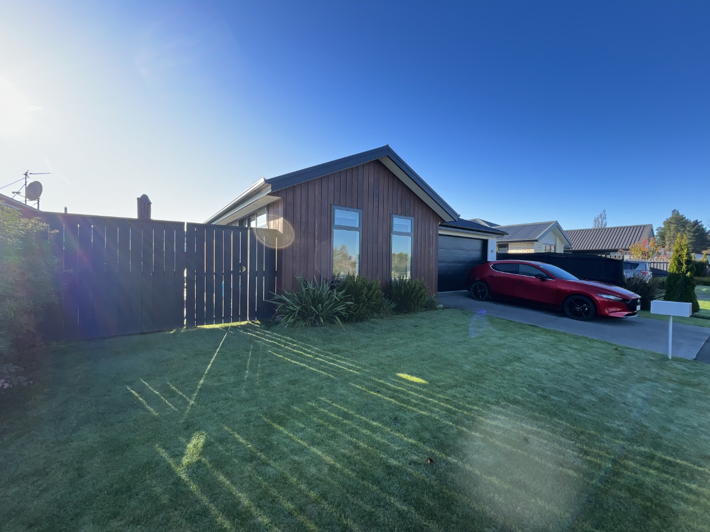 18 Borderdale St