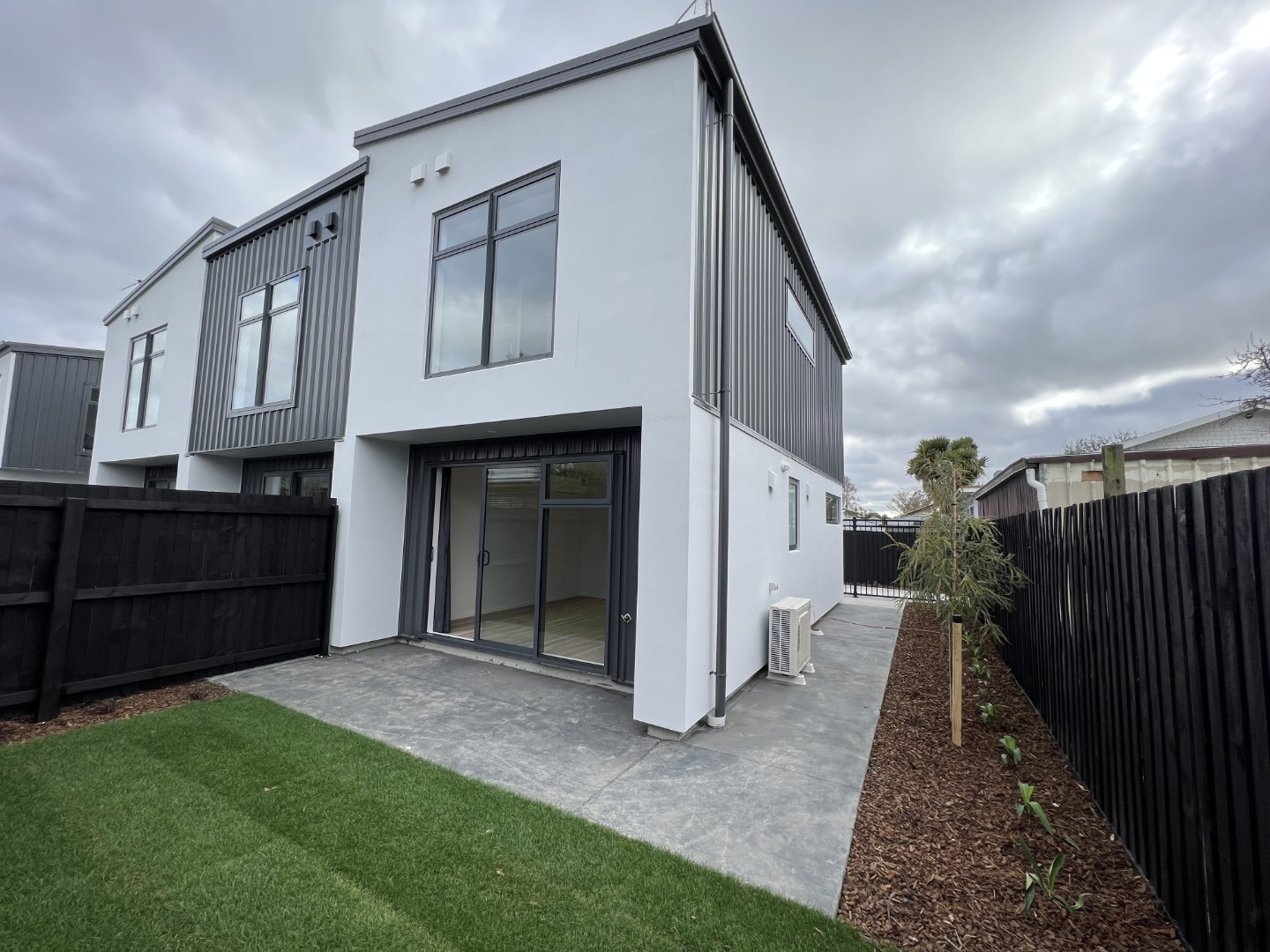 1/10a McLean Street