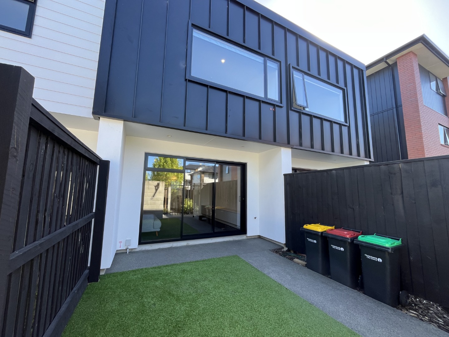 4/361  Madras Street