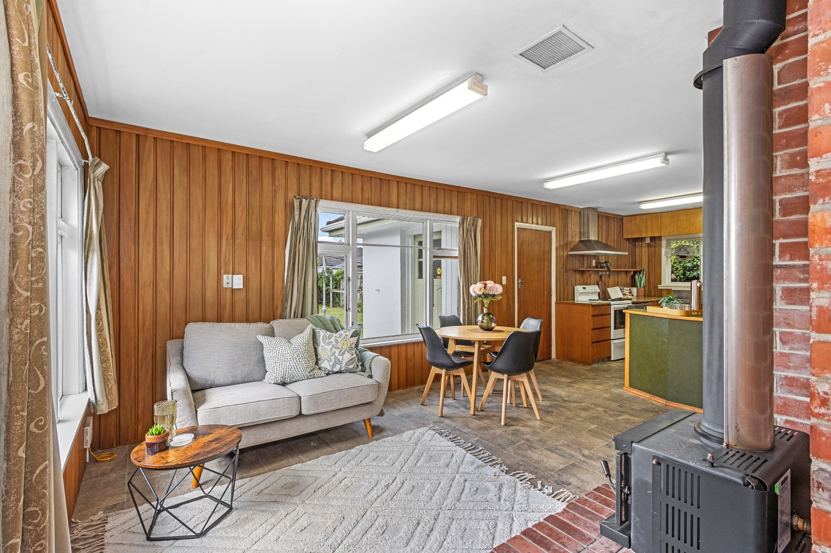 028_Open2view_ID599637-109_Hoon_Hay_Road