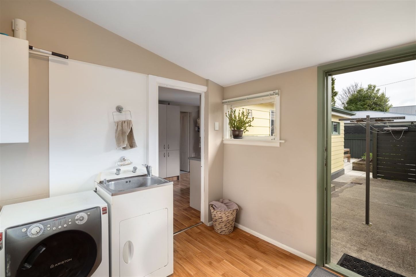 889e9be5-aeed-462f-b67f-21b4d107fc87