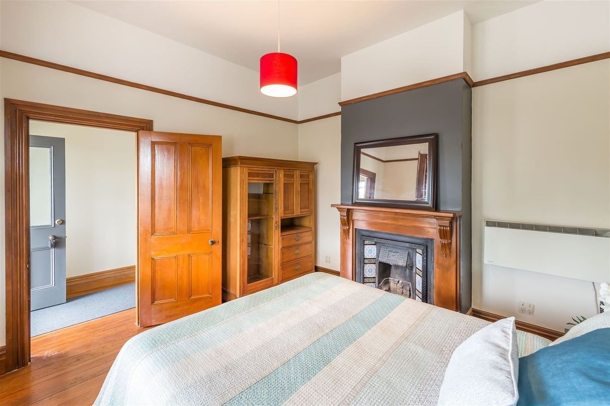 17603146956163991049