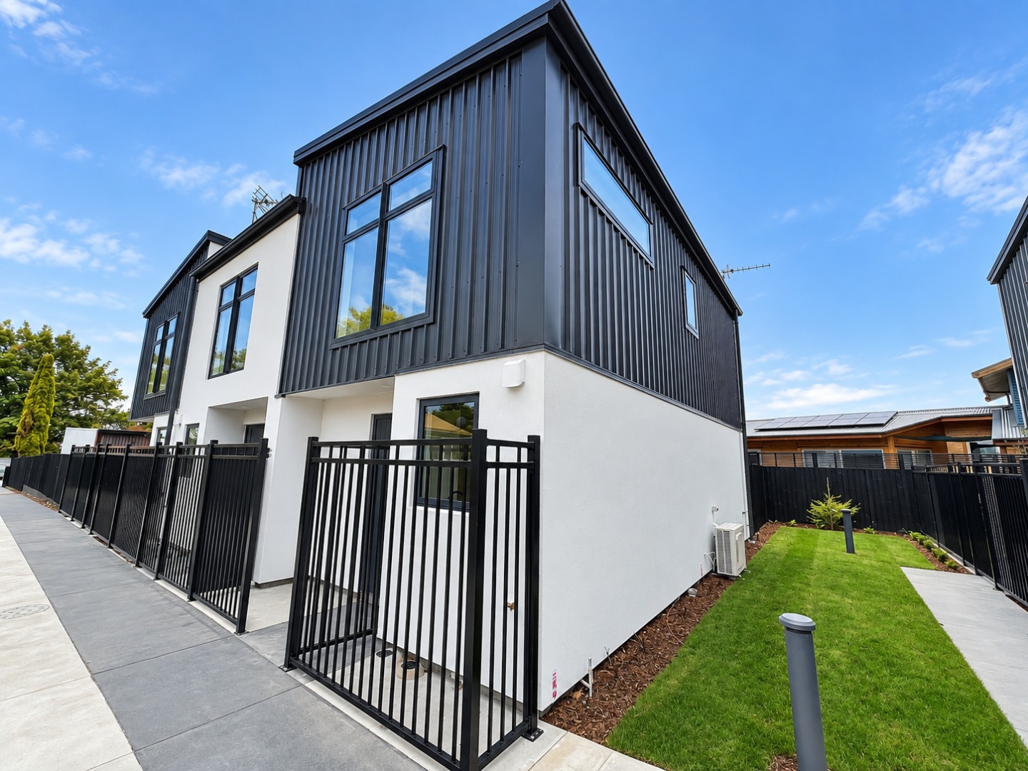 3/10a McLean Street