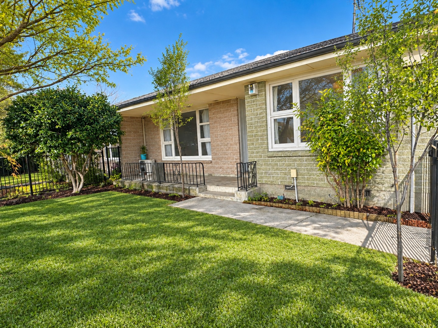 2/98 Bealey Ave