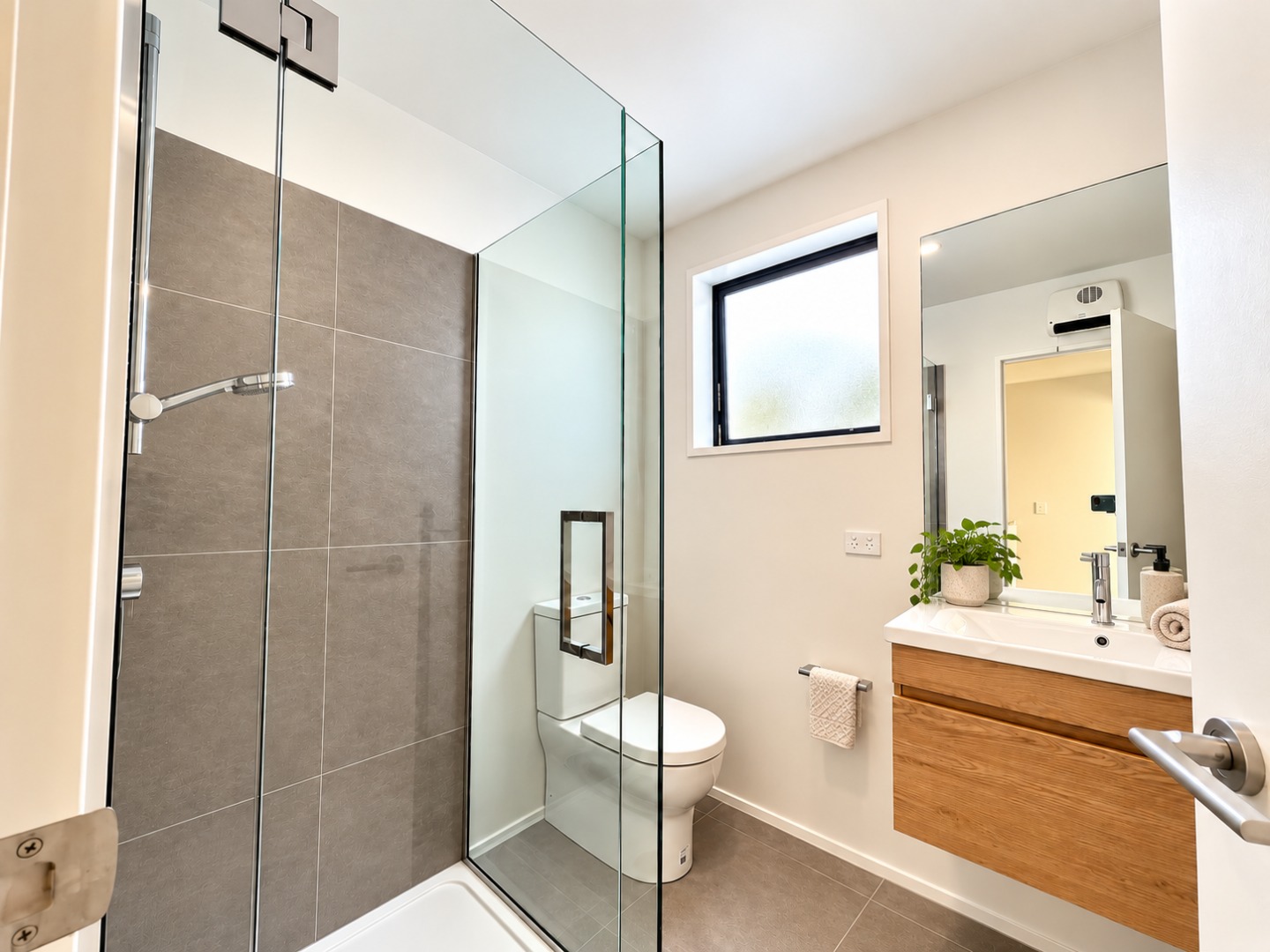 Warm Modern Minimalist Bathroom