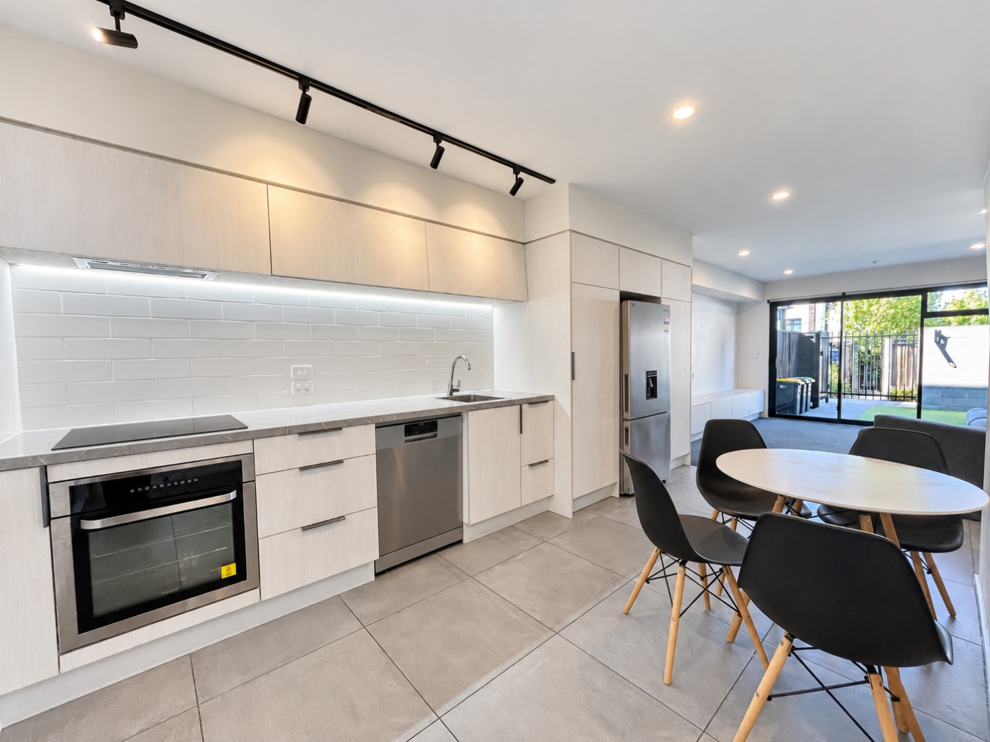 Modern Open-Plan Kitchen and Patio