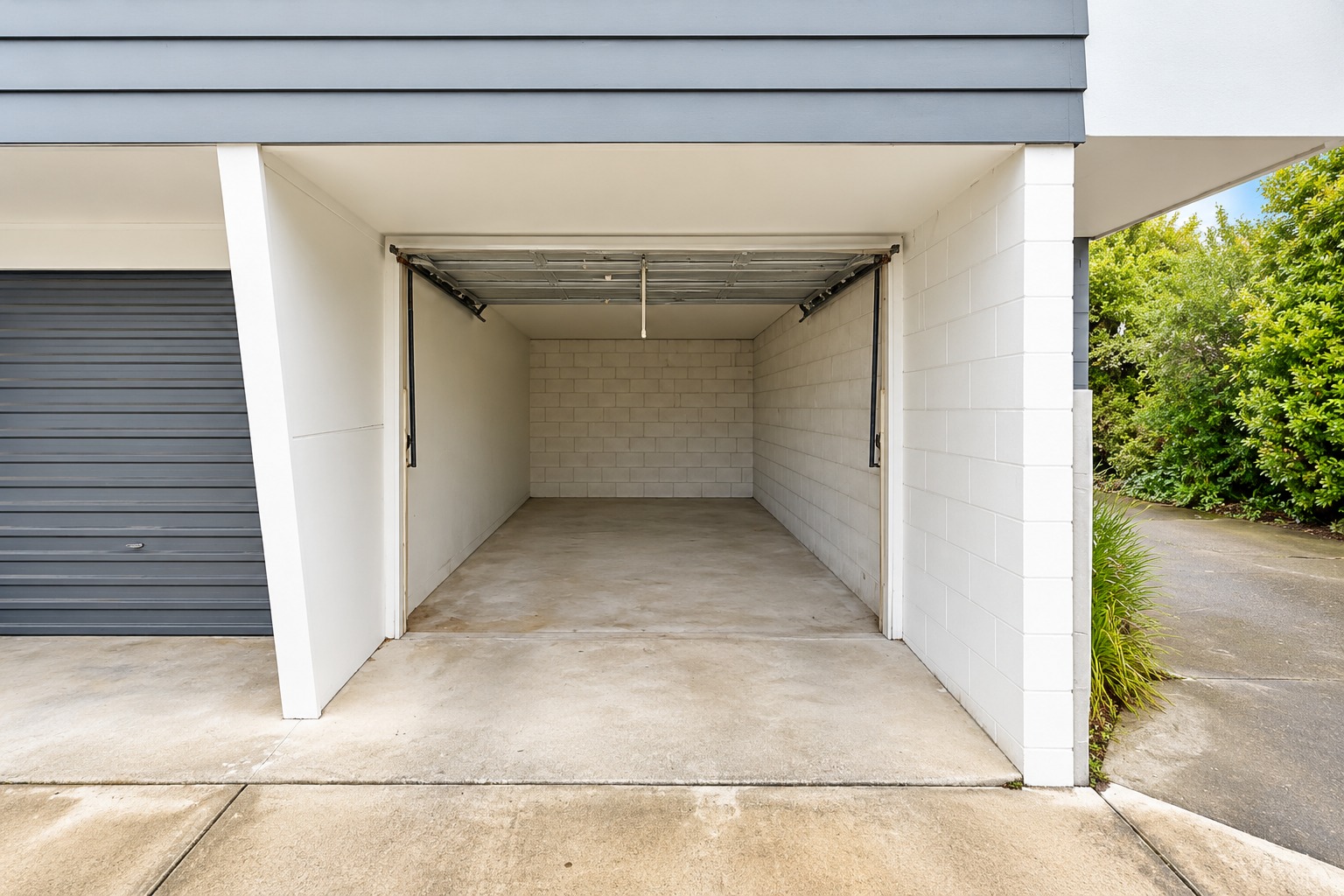 Modern Empty Garage Bay