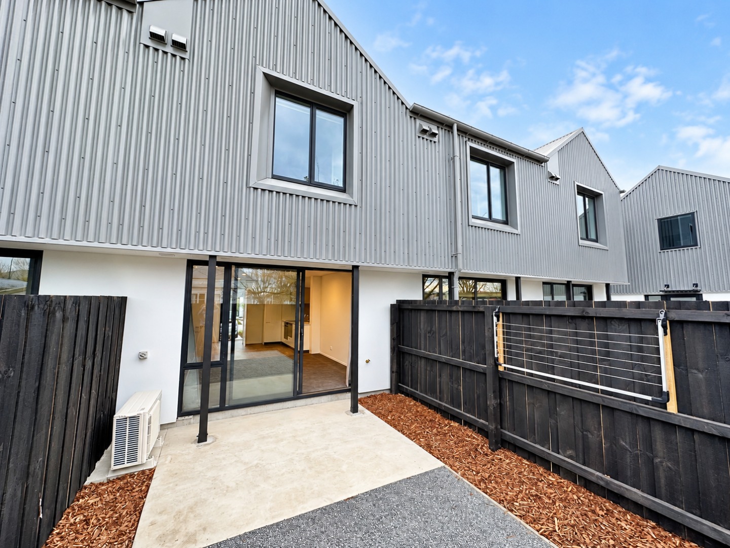 Modern Townhouse Courtyard Exterior