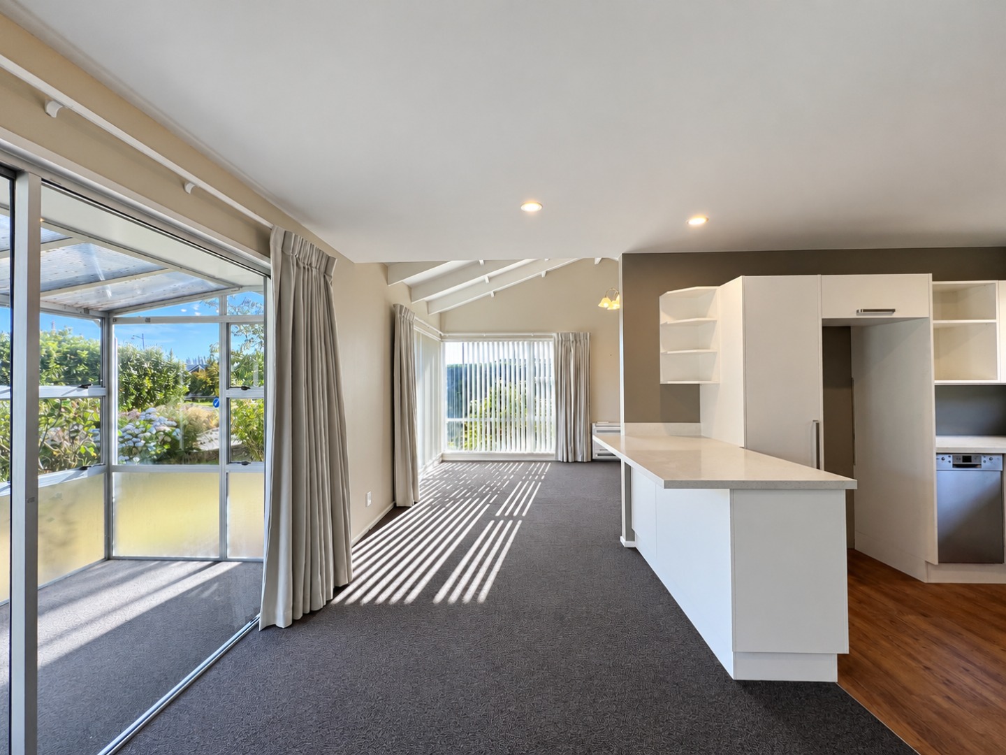 Sunlit Modern Open-Plan Interior